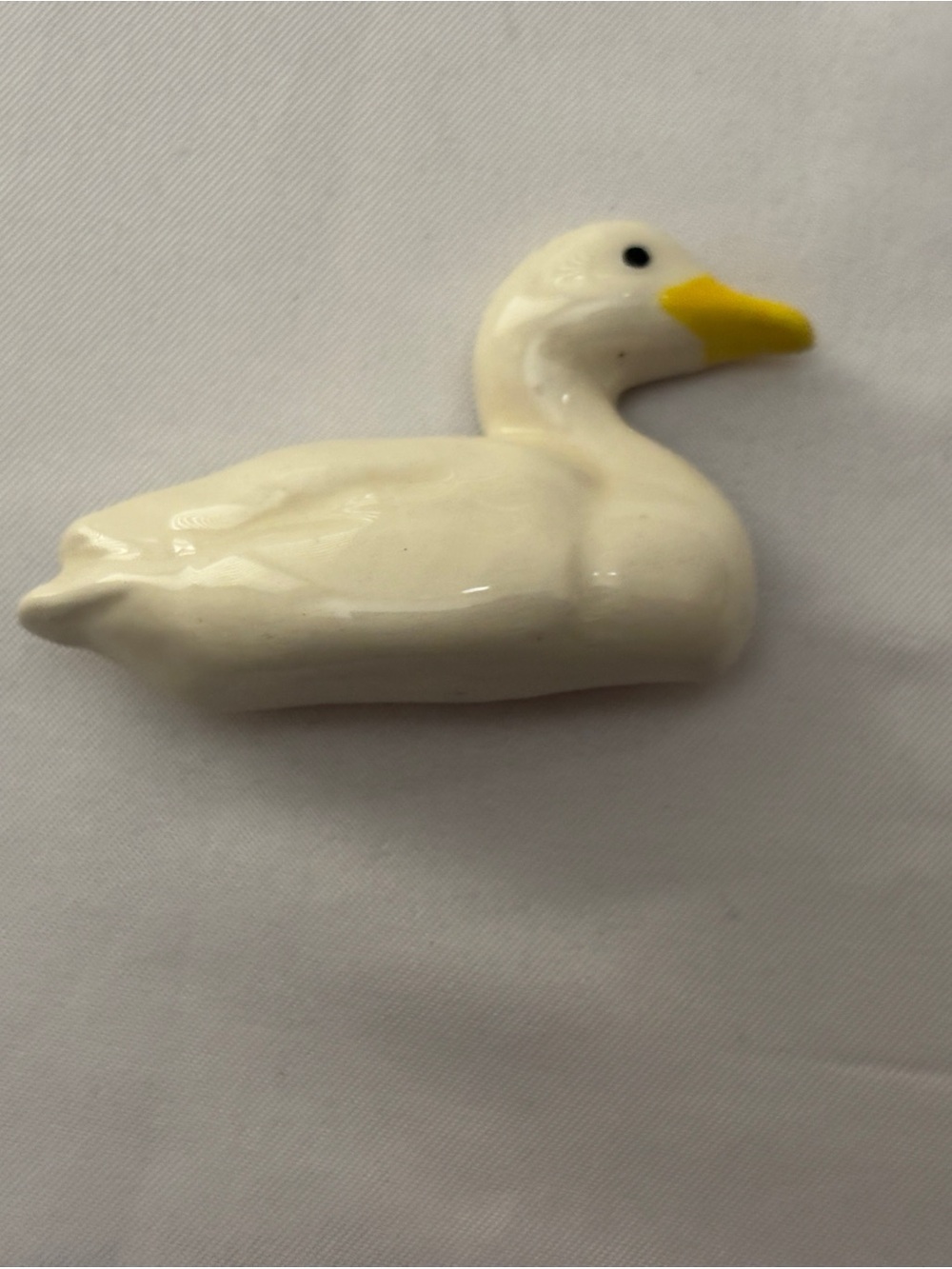 Parrot Pearls Vintage White Ceramic Duck Pin - Picture 1 of 4